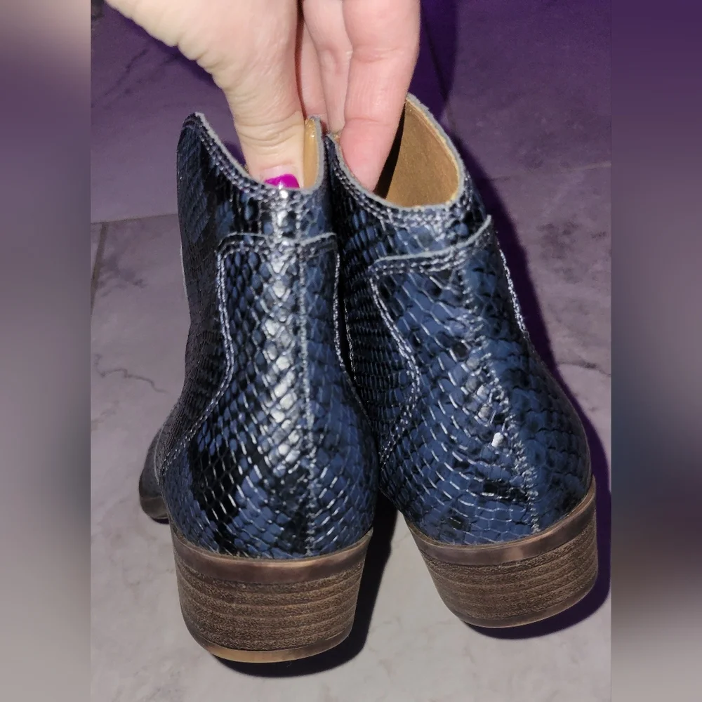 Lucky‎ Brand Belia Snakeskin Embossed Leather Western Ankle Booties Black Blue